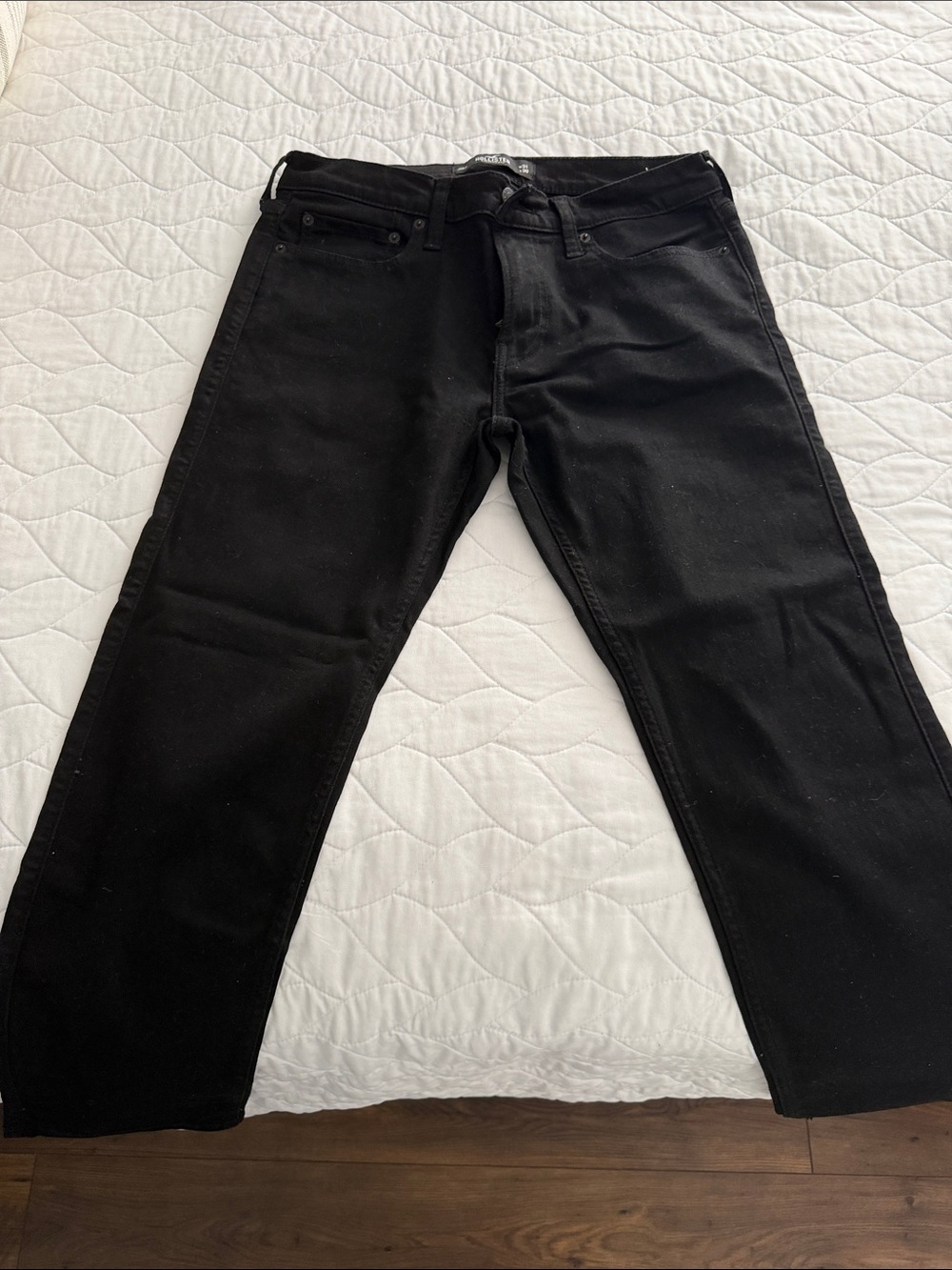 Hollister Men's Relaxed Black Denim Jeans